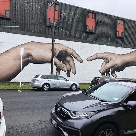 Cool Apartment, Central To Everything, Share With 2X Bulldogs Auckland Esterno foto