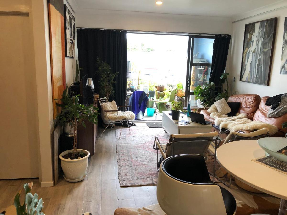 Cool Apartment, Central To Everything, Share With 2X Bulldogs Auckland Esterno foto