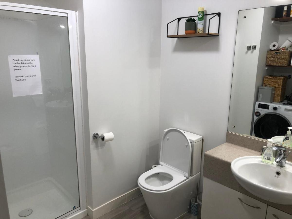 Cool Apartment, Central To Everything, Share With 2X Bulldogs Auckland Esterno foto